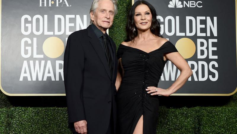 Cine este tânăra cu care s-a afișat actorul Michael Douglas pe covorul roșu. Soția sa a absentat