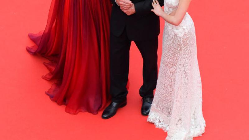 Cine este tânăra cu care s-a afișat actorul Michael Douglas pe covorul roșu. Soția sa a absentat