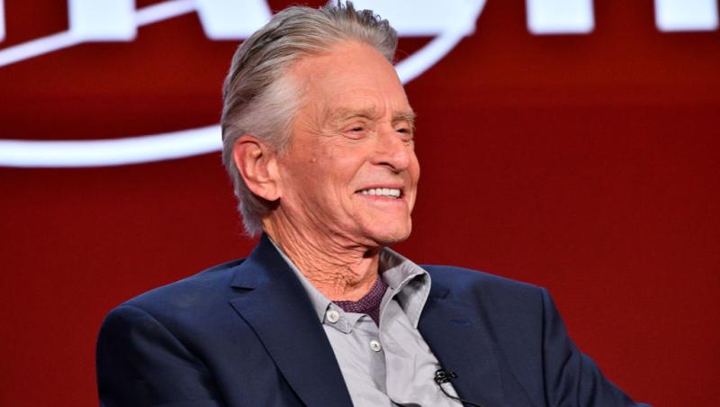 Cine este tânăra cu care s-a afișat actorul Michael Douglas pe covorul roșu. Soția sa a absentat