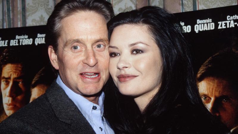 Cine este tânăra cu care s-a afișat actorul Michael Douglas pe covorul roșu. Soția sa a absentat