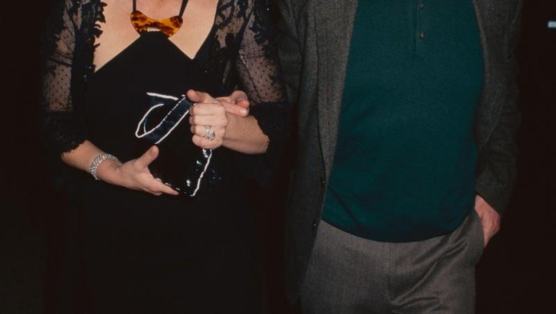 Cine este tânăra cu care s-a afișat actorul Michael Douglas pe covorul roșu. Soția sa a absentat