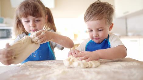 Rețetă plastilină de casă: Cum să faci plastilină acasă pentru copilul tău