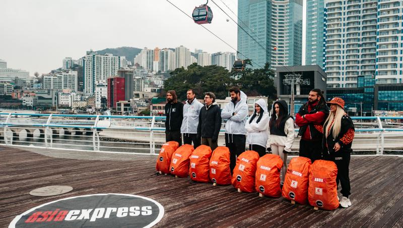 Asia Express sezonul 8, 2 noiembrie 2025. Echipele au ajuns în Coreea de Sud. Biletul de aur, noua miză de pe Drumul Eroilor