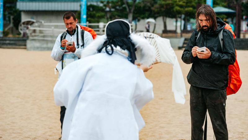 Asia Express sezonul 8, 2 noiembrie 2025. Echipele au ajuns în Coreea de Sud. Biletul de aur, noua miză de pe Drumul Eroilor