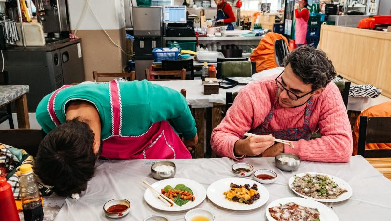 Asia Express sezonul 8, 2 noiembrie 2025. Echipele au fost provocate să mănânce creaturi marine vii. Cum au început penalizările