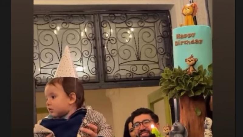 Radu, fiul Ancăi Dinicu, a împlinit un an. Ce obiecte surprinzătoare a ales de pe tăviță la tăierea moțului