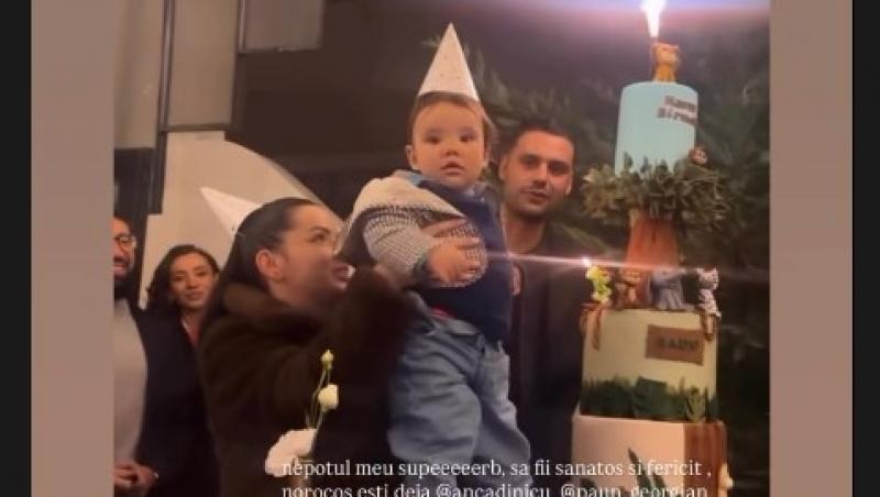 Radu, fiul Ancăi Dinicu, a împlinit un an. Ce obiecte surprinzătoare a ales de pe tăviță la tăierea moțului