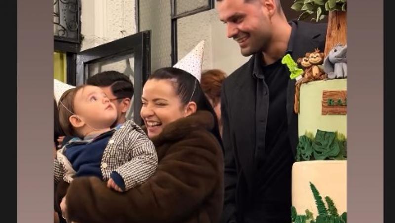 Radu, fiul Ancăi Dinicu, a împlinit un an. Ce obiecte surprinzătoare a ales de pe tăviță la tăierea moțului