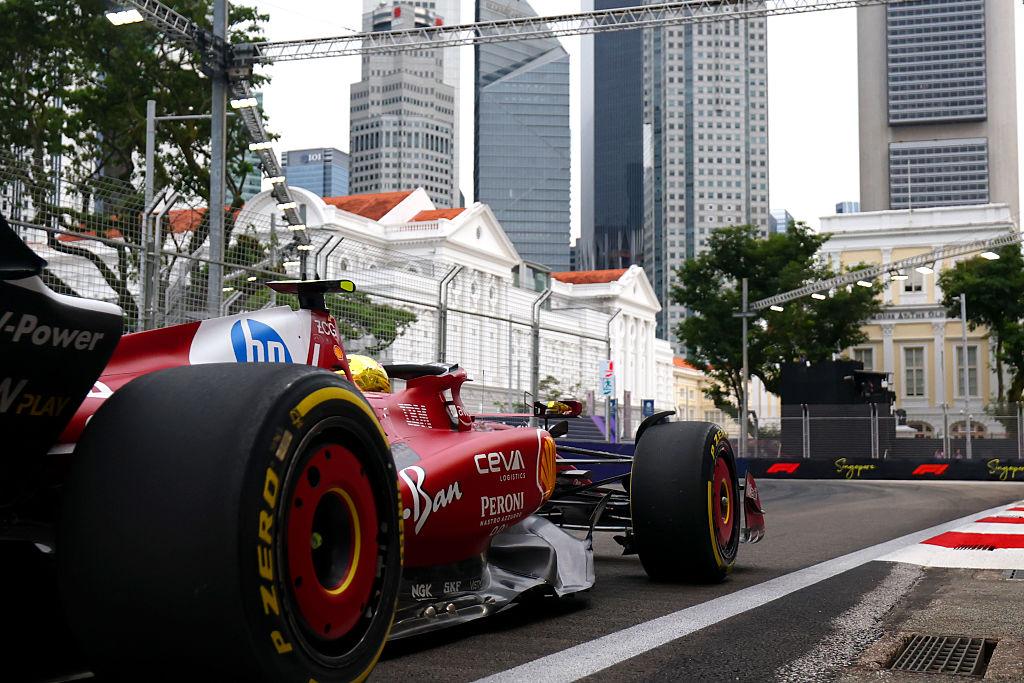 Vezi acum calificările din Formula 1™ pentru Marele Premiu din Singapore. Lupta pentru pole e LIVE în AntenaPLAY și pe Antena3CNN