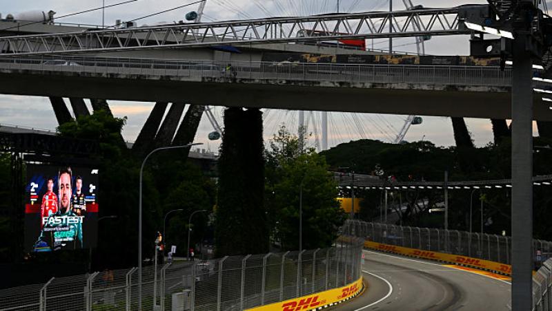 Vezi acum calificările din Formula 1™ pentru Marele Premiu din Singapore. Lupta pentru pole e LIVE în AntenaPLAY și pe Antena3CNN