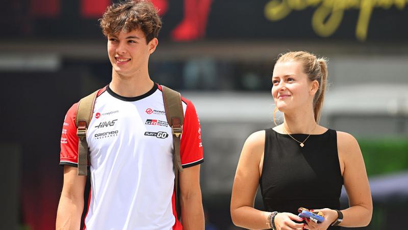 Vezi acum calificările din Formula 1™ pentru Marele Premiu din Singapore. Lupta pentru pole e LIVE în AntenaPLAY și pe Antena3CNN