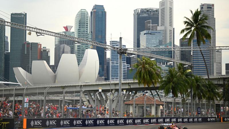 Vezi acum calificările din Formula 1™ pentru Marele Premiu din Singapore. Lupta pentru pole e LIVE în AntenaPLAY și pe Antena3CNN