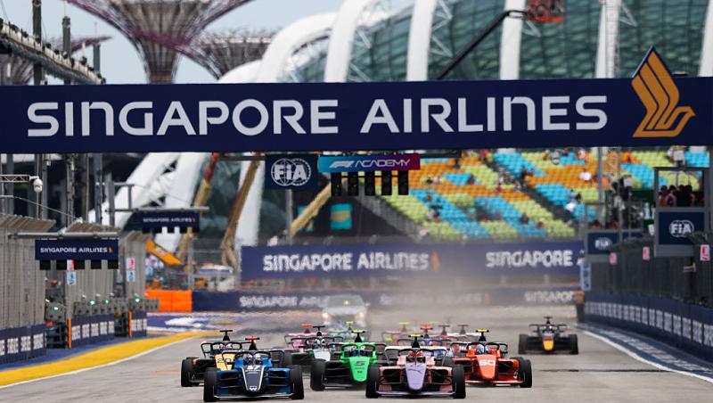 Vezi acum cursa din Formula 1™ pentru Marele Premiu din Singapore. Spectacolul de pe Marina Bay e LIVE pe Antena1 și în AntenaPLAY