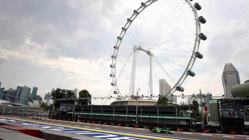 Vezi acum cursa din Formula 1™ pentru Marele Premiu din Singapore. Spectacolul de pe Marina Bay e LIVE pe Antena1 și în AntenaPLAY