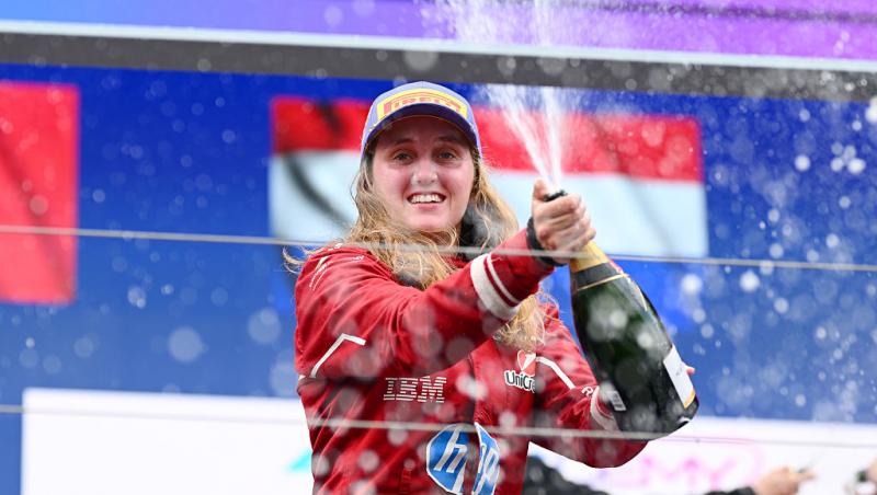 Vezi acum cursa din Formula 1™ pentru Marele Premiu din Singapore. Spectacolul de pe Marina Bay e LIVE pe Antena1 și în AntenaPLAY