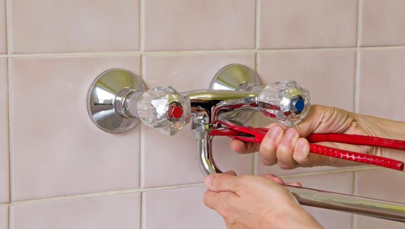 imagine cu un robinet din baie