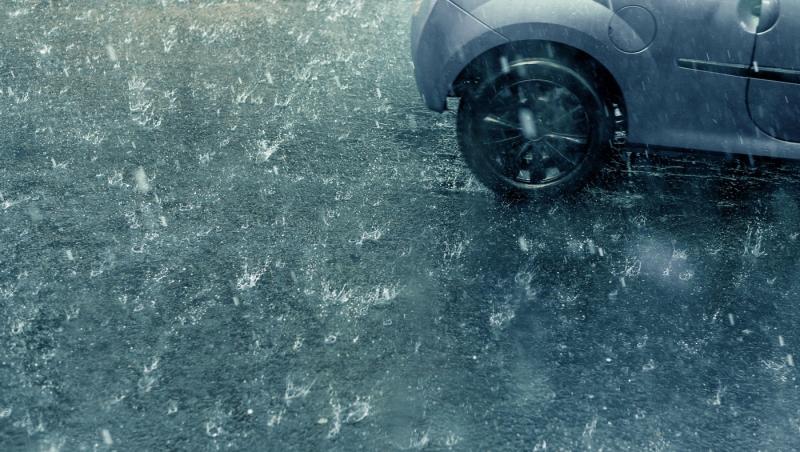 Codul roşu de ploi torenţiale şi abundente a fost extins! Ce anunță meteorologii și ce se întâmplă în București. Ce alerte sunt