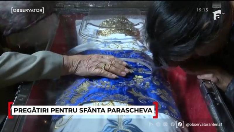 Mii de oameni așteaptă să se închine la racla cu moaștele Sfintei Parascheva. Timpul de așteptare ajunge și la 20 de ore