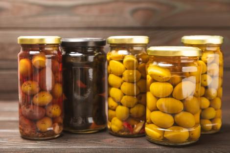 Cât rezistă un borcan desfăcut de măsline? Când e cazul să-l arunci și să cumperi altul