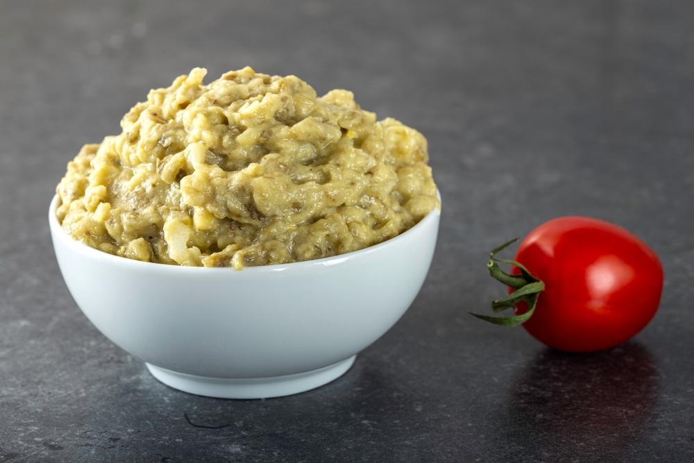 Rețetă clasică românească de salată de vinete coapte cu ceapă