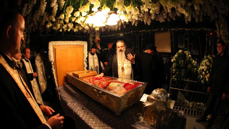 Rugăciune puternică închinată Sfintei Cuvioase Parascheva. Ce rugăciune să rostești în această zi sfântă