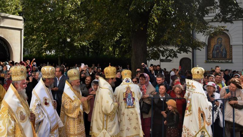 Rugăciune puternică închinată Sfintei Cuvioase Parascheva. Ce rugăciune să rostești în această zi sfântă