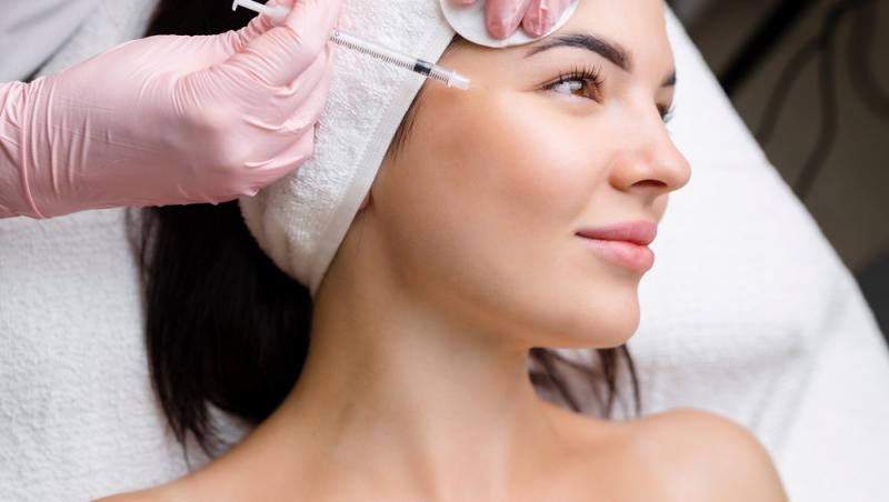 Un medic estetician și-a injectat doar jumătate de față cu botox, iar rezultatele au fost clar vizibile. Diferența a fost uriașă