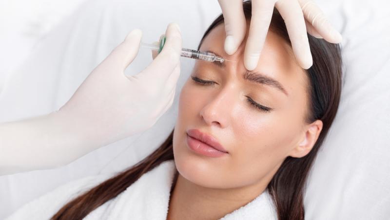 Un medic estetician și-a injectat doar jumătate de față cu botox, iar rezultatele au fost clar vizibile. Diferența a fost uriașă