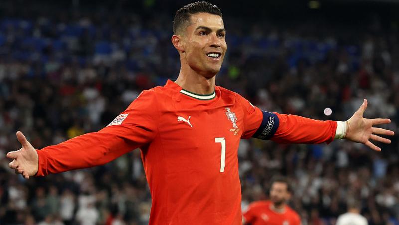 cristiano ronaldo pe teren jucând pentru portugalia