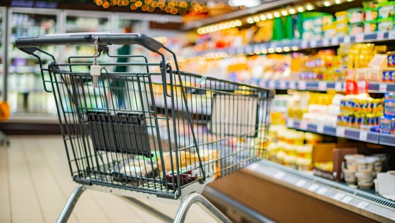 Patru produse alimentare cumpărate de zeci de români au fost retrase de la vânzare. Ce pericole ascund