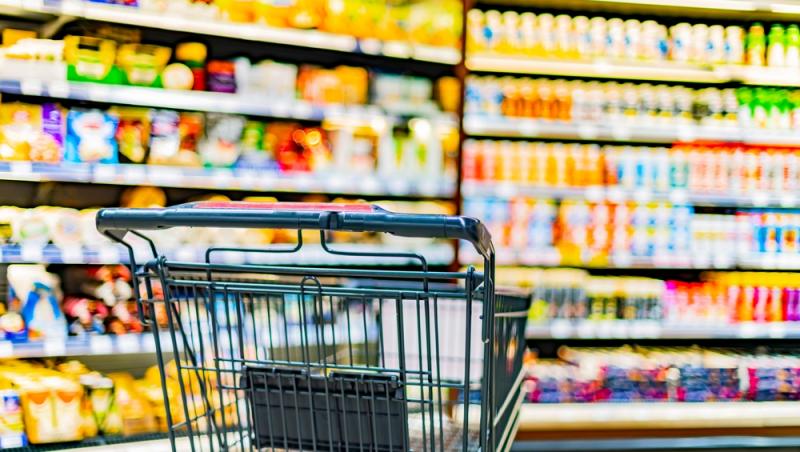 Patru produse alimentare cumpărate de zeci de români au fost retrase de la vânzare. Ce pericole ascund