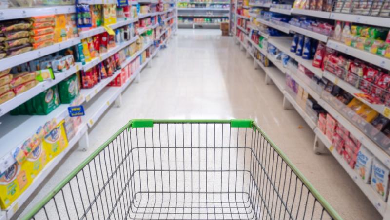 Patru produse alimentare cumpărate de zeci de români au fost retrase de la vânzare. Ce pericole ascund