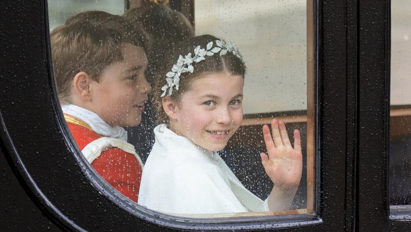 Viața Prinților George, Charlotte și Louis în spatele zidurilor palatului. Când vor avea voie să aibă primele telefoane mobile