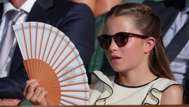 Viața Prinților George, Charlotte și Louis în spatele zidurilor palatului. Când vor avea voie să aibă primele telefoane mobile