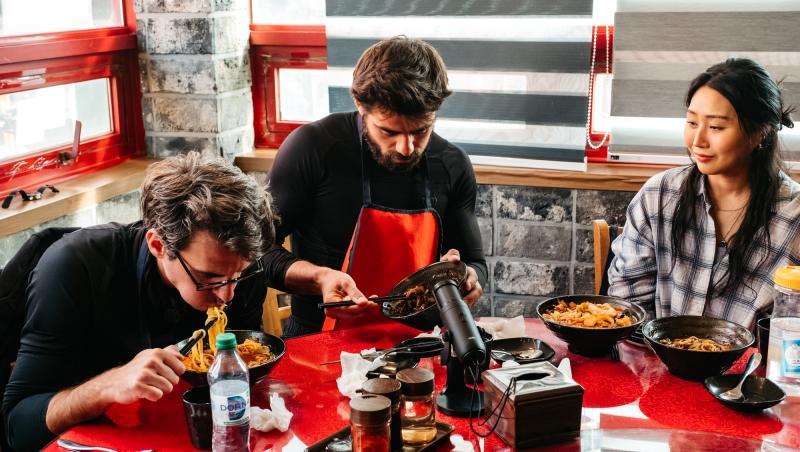 Semifinala Asia Express, 11 noiembrie 2025. Concurenții, puși să uite de maniere total, la masă. Au trăit momente de dezgust