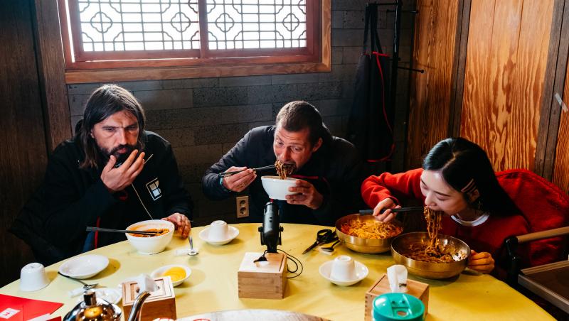 Semifinala Asia Express, 11 noiembrie 2025. Concurenții, puși să uite de maniere total, la masă. Au trăit momente de dezgust