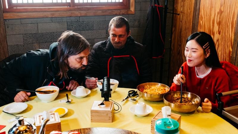 Semifinala Asia Express, 11 noiembrie 2025. Concurenții, puși să uite de maniere total, la masă. Au trăit momente de dezgust