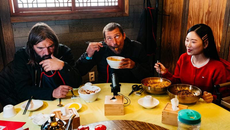 Semifinala Asia Express, 11 noiembrie 2025. Concurenții, puși să uite de maniere total, la masă. Au trăit momente de dezgust