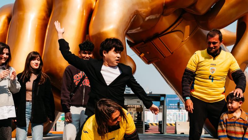 Finala Asia Express, 12 noiembrie 2025. Gabi Tamaș și Dan Alexa, surpriză de proporții la statuia Gangnam Style