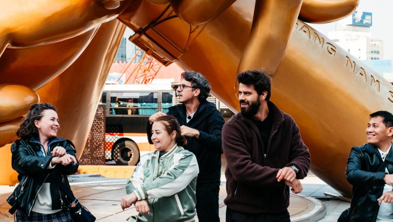 Finala Asia Express, 12 noiembrie 2025. Gabi Tamaș și Dan Alexa, surpriză de proporții la statuia Gangnam Style