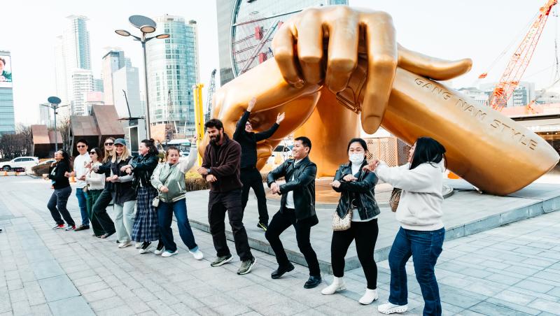 Finala Asia Express, 12 noiembrie 2025. Gabi Tamaș și Dan Alexa, surpriză de proporții la statuia Gangnam Style