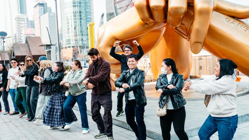 Finala Asia Express, 12 noiembrie 2025. Gabi Tamaș și Dan Alexa, surpriză de proporții la statuia Gangnam Style