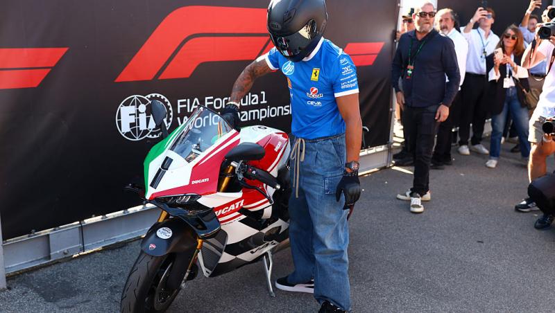 Mesajul postat de Lewis Hamilton cu ocazia aniversării mamei sale. Cum arată cea care i-a dat viață multiplului campion mondial