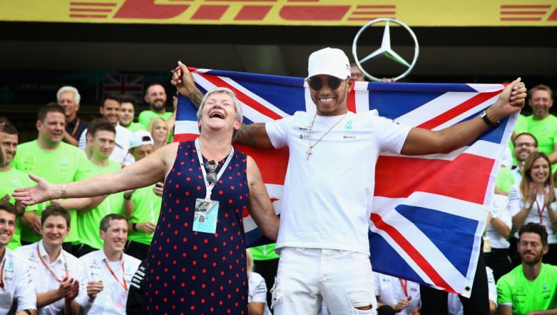 Mesajul postat de Lewis Hamilton cu ocazia aniversării mamei sale. Cum arată cea care i-a dat viață multiplului campion mondial