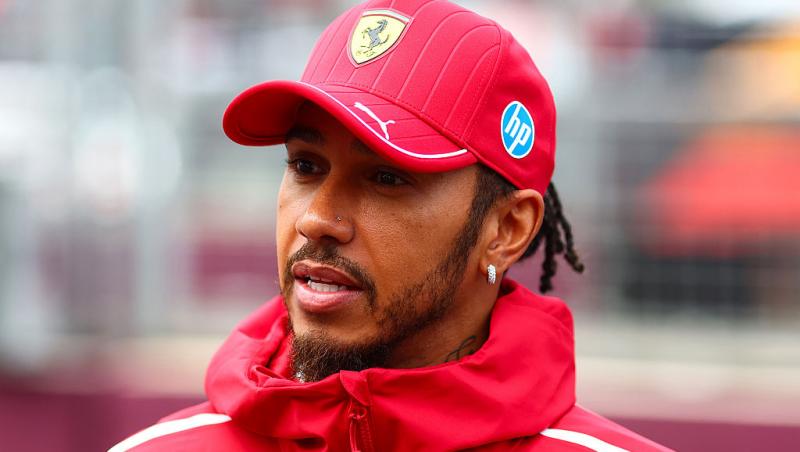 lewis hamilton în padoc