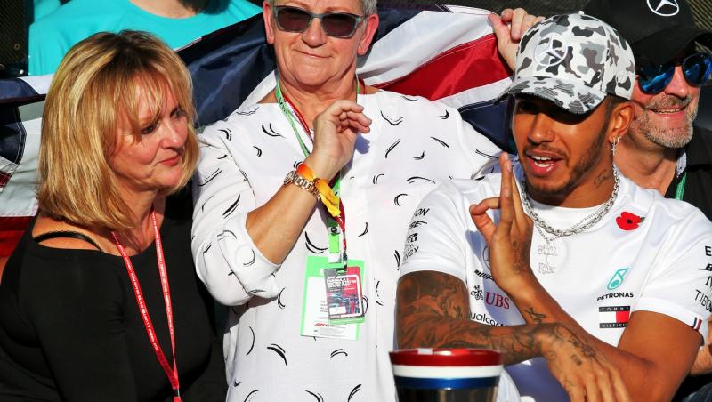 Mesajul postat de Lewis Hamilton cu ocazia aniversării mamei sale. Cum arată cea care i-a dat viață multiplului campion mondial