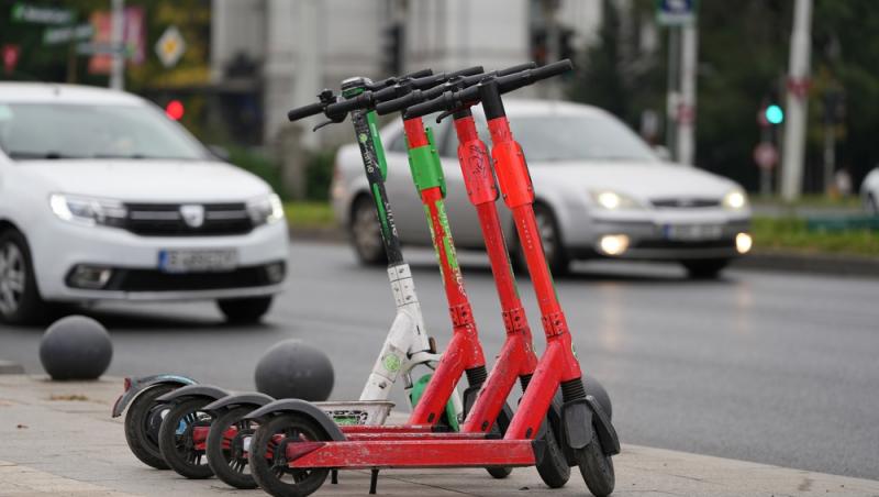 Președintele Nicușor Dan a promulgat o nouă lege pentru trotinetele și bicicletele electrice. Ce devine obligatoriu