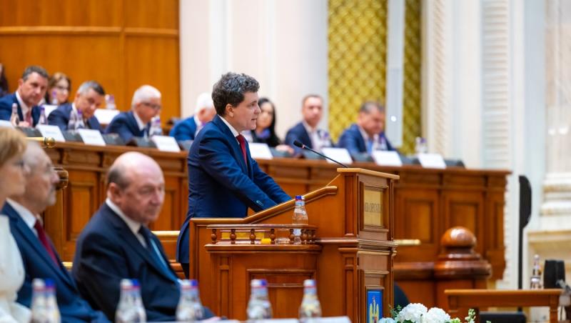 Președintele Nicușor Dan a promulgat o nouă lege pentru trotinetele și bicicletele electrice. Ce devine obligatoriu