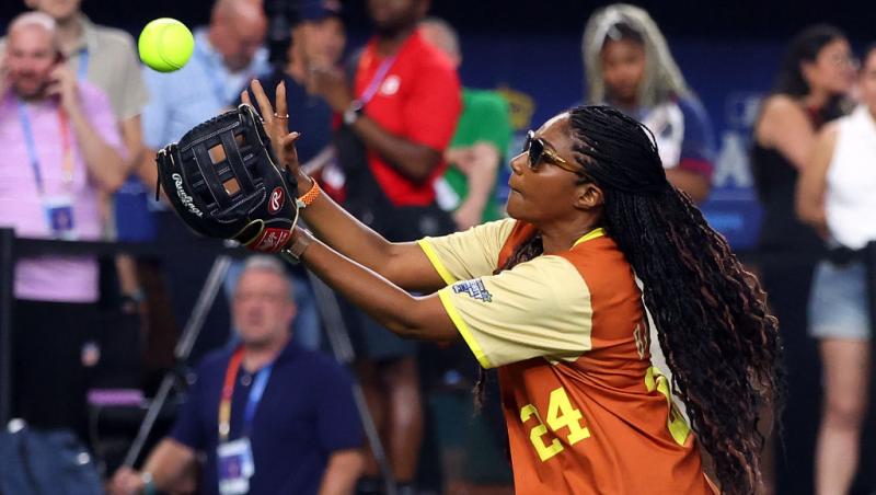 O actriță de la Hollywood a hotărât să se căsătorească cu ea însăși. Cum i-a schimbat ceremonia întreaga percepție asupra vieții