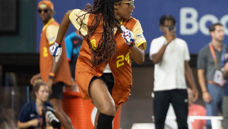 O actriță de la Hollywood a hotărât să se căsătorească cu ea însăși. Cum i-a schimbat ceremonia întreaga percepție asupra vieții